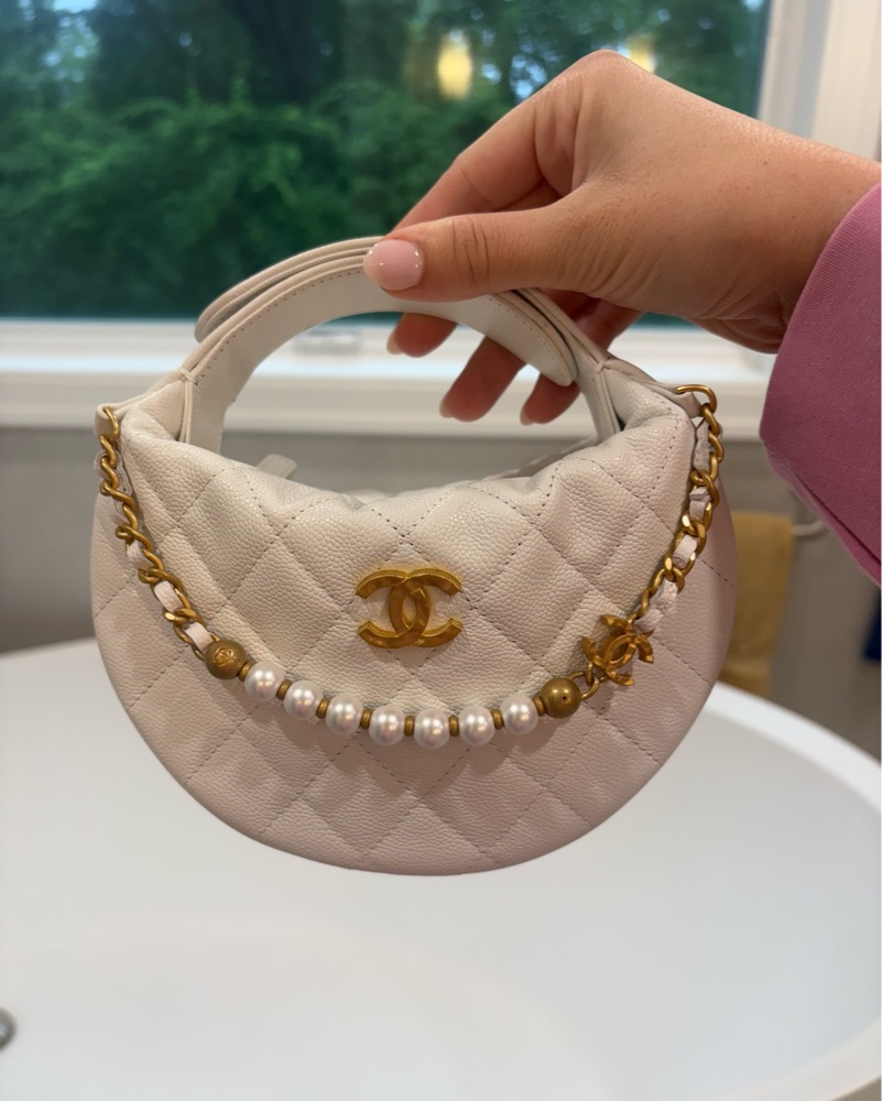 Chanel White/gold Pouch With Pearl Chain Pickle
