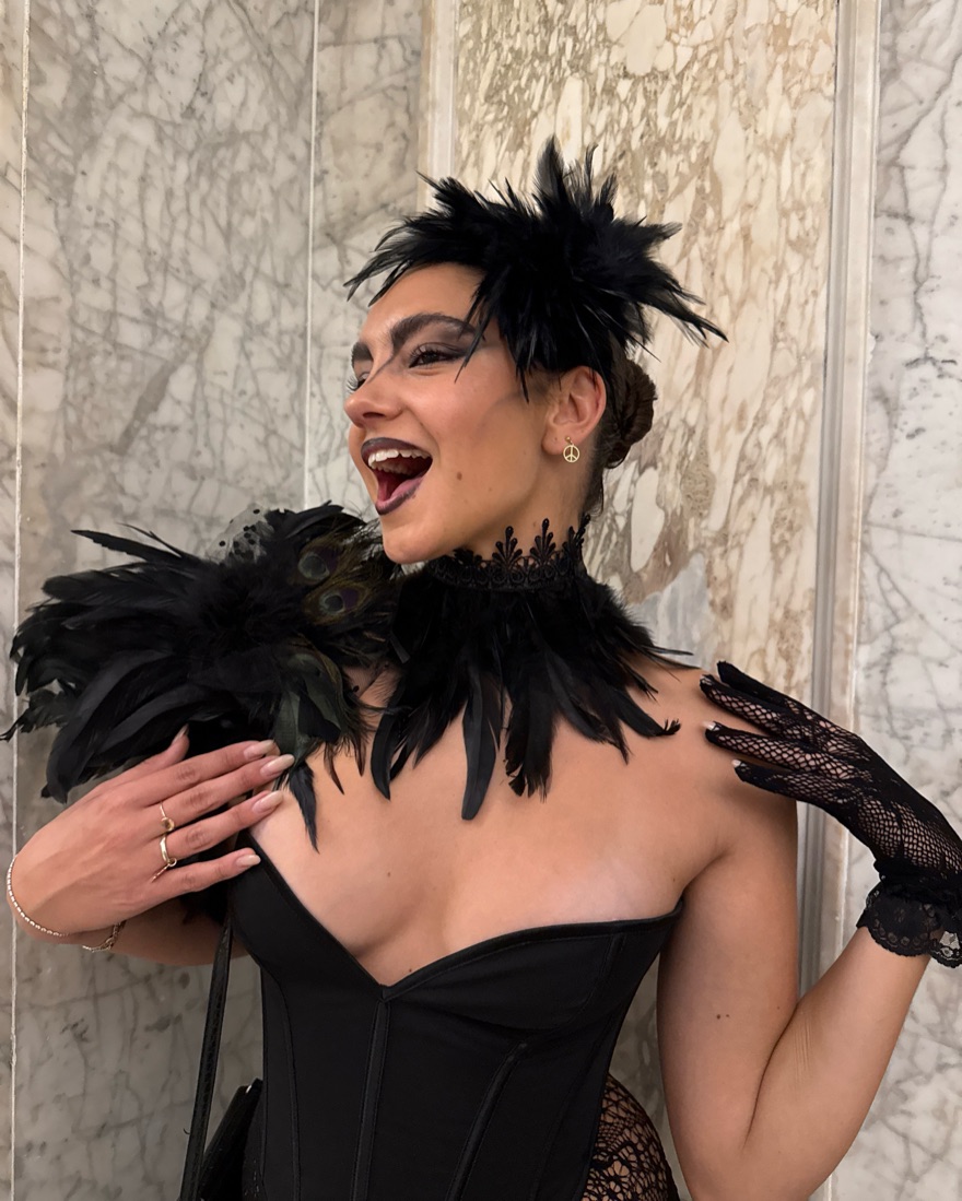 black swan halloween costume Pickle
