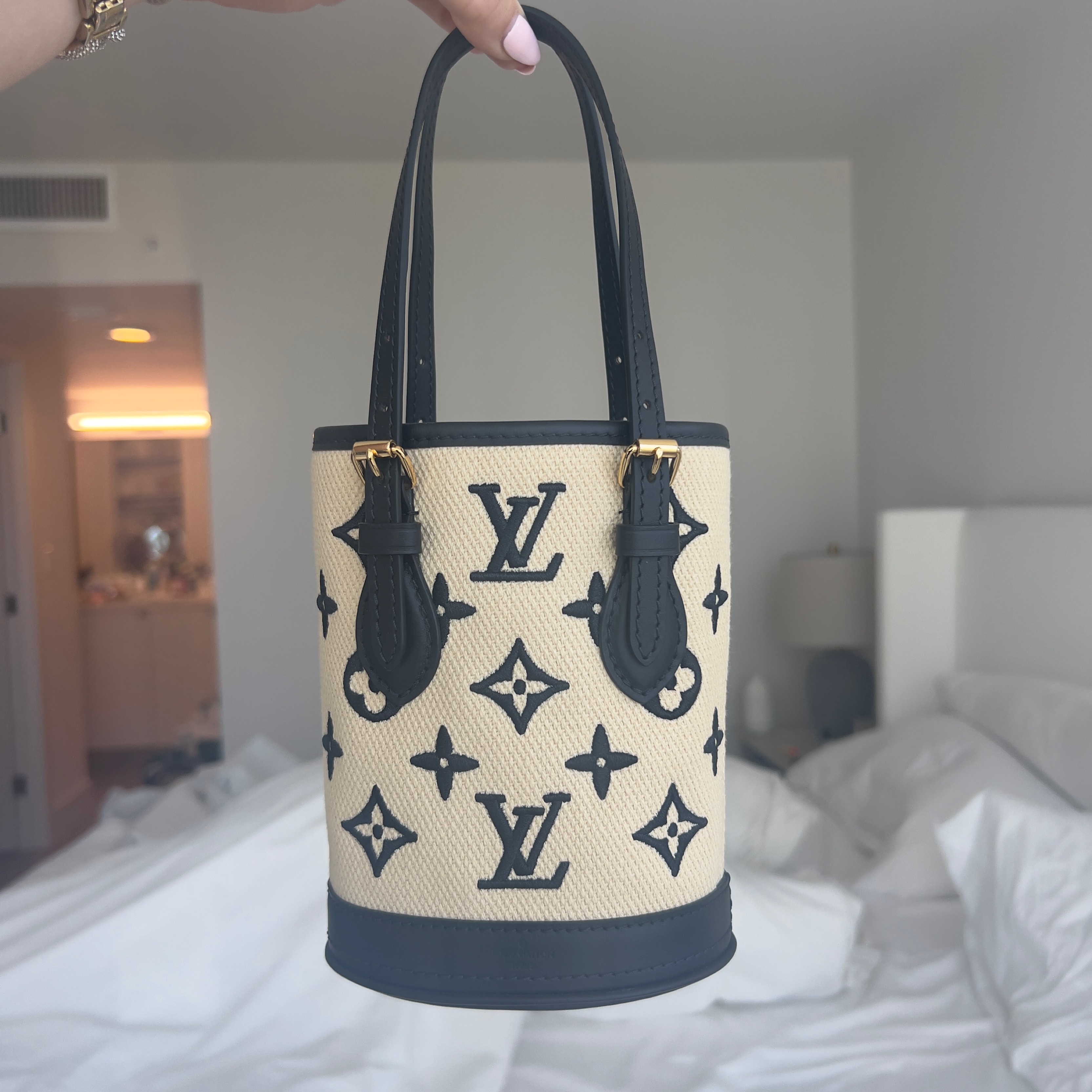 LV Monogram Bucket Bag by Louis Vuitton - Pickle