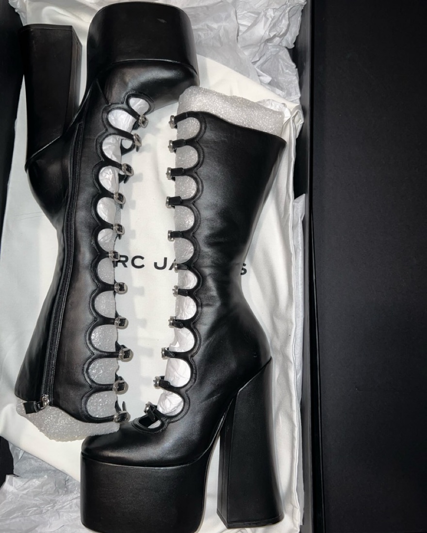 【関税込み】Marc Jacobs ブラック 'The Kiki' ロングブーツ Marc Jacobs The Kiki 160mm knee-high Boots | Black | FARFETCH