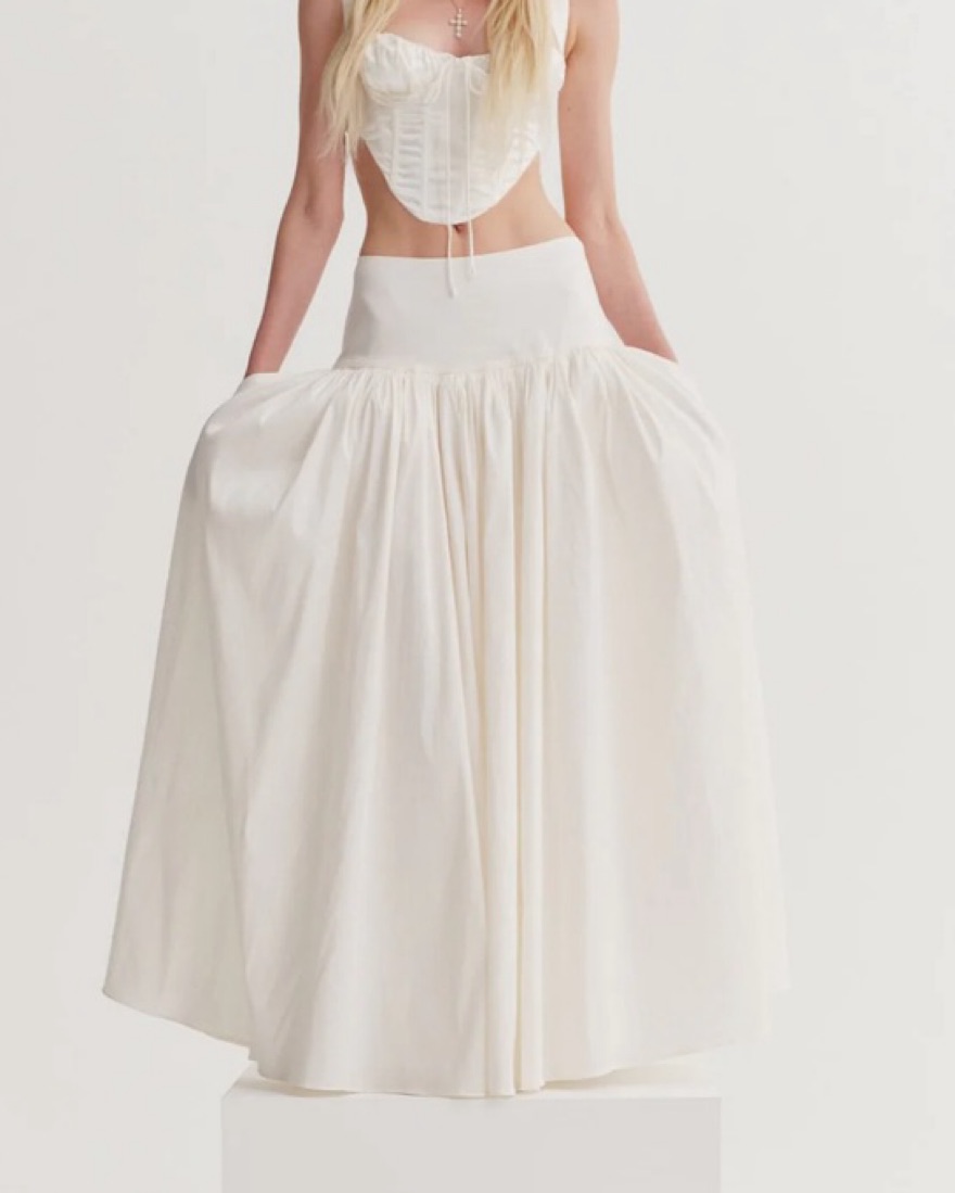 【関税&送料込】For Love & Lemons Skirts White For Love & Lemons Billie Mini Skirt in Cream | REVOLVE