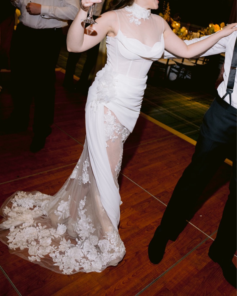 wedding dress with slit KissProm Color:Pristine templedress Summer 2025 | Dress
