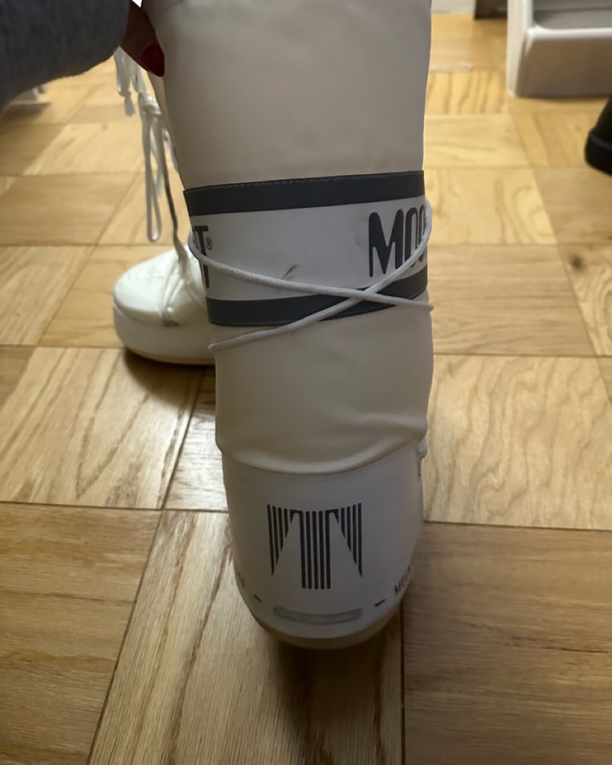 White moon Boots | Pickle