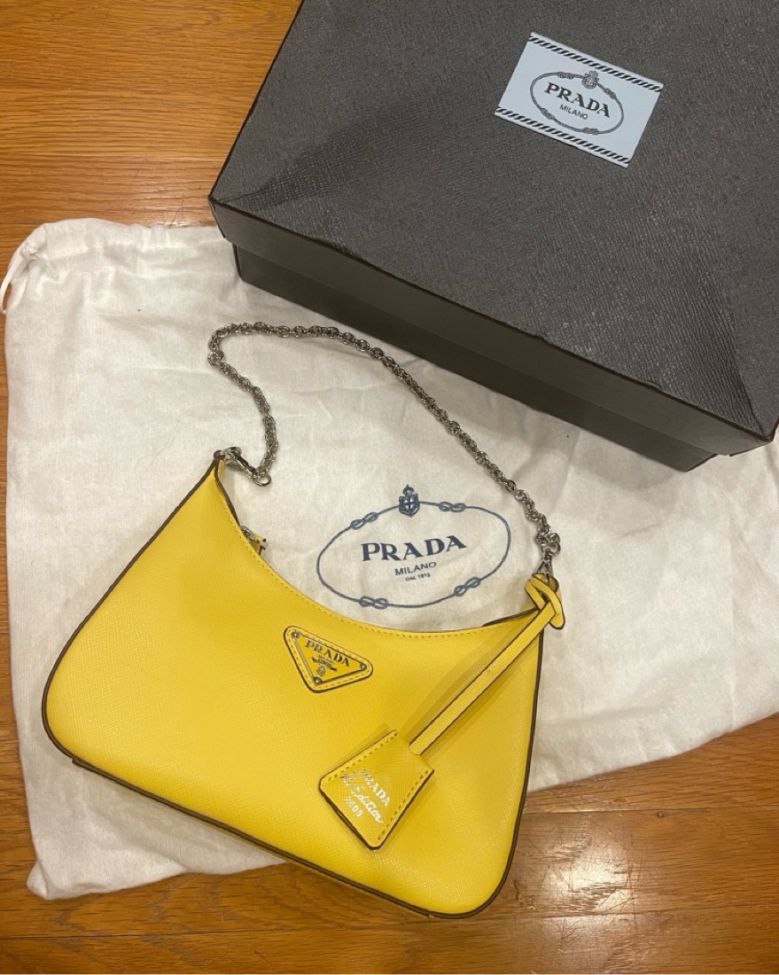 PRADA イエロー コインケース r イエロー（黄色）系 PRADA(プラダ) コインケース・小銭入れ