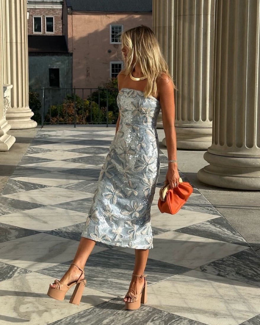 long white casual dress with sleeves Linen Maxi - Two-Layered Oversized Soft Fit C554 while the flowy design Nicki Georgia Ruched Notch Neck Color:White Blue