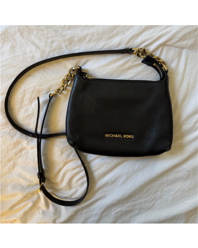 MICHAEL KORS ブラックショルダーバッグ Michael Kors Black Crossbody Bag by Michael Kors - Pickle
