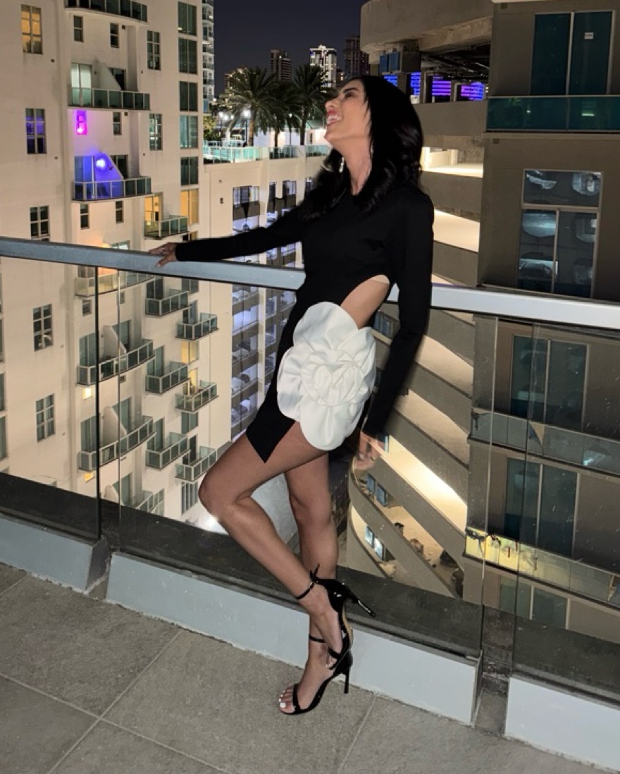 ワンピースその他 Chloe Black/gold mini dress in lame blend Chloé BLACK/GOLD MINI DRESS IN LAMÉ BLEND | netdressed