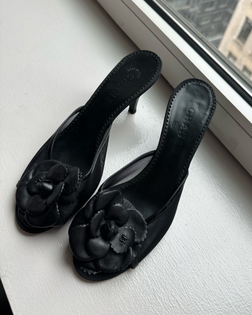 Chanel mesh Camellia Mules | Pickle