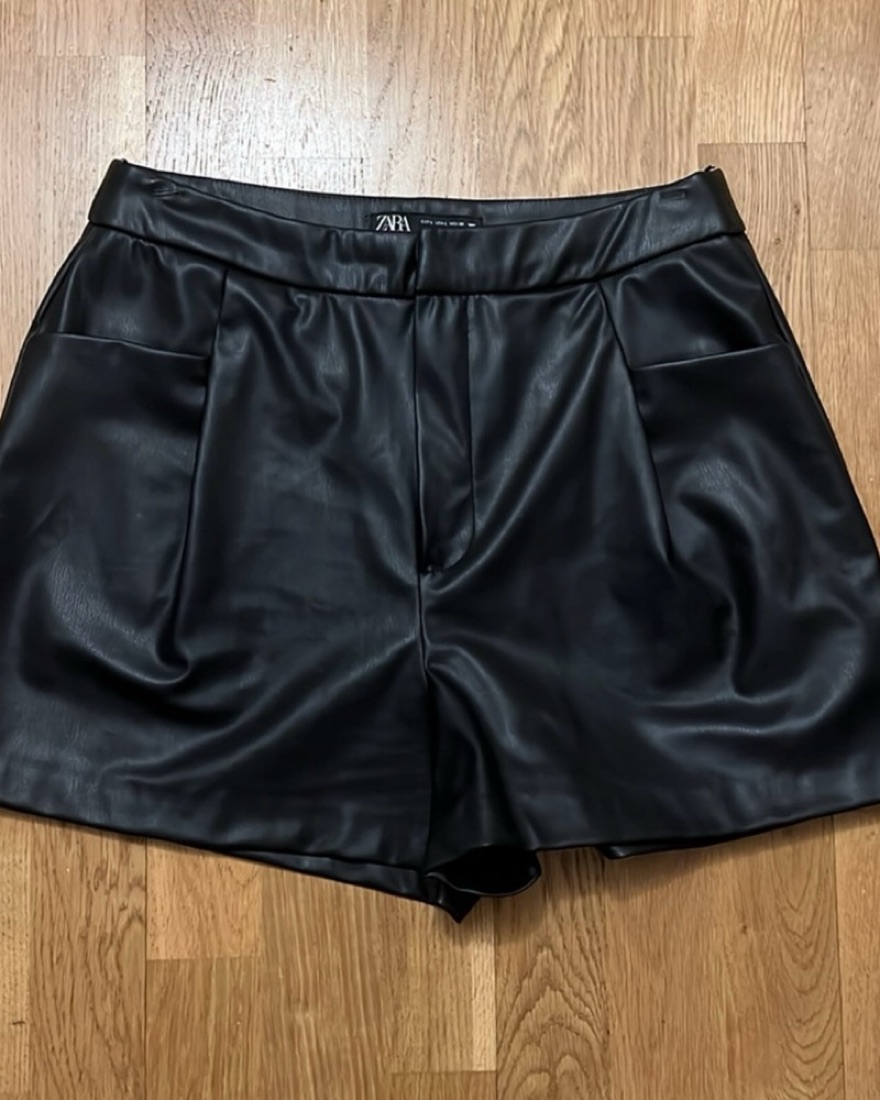 パンツ PERVERZE Washed Leather Flap Shorts Lace Trim Shorts（その他パンツ）｜PERVERZE（パーバーズ）の