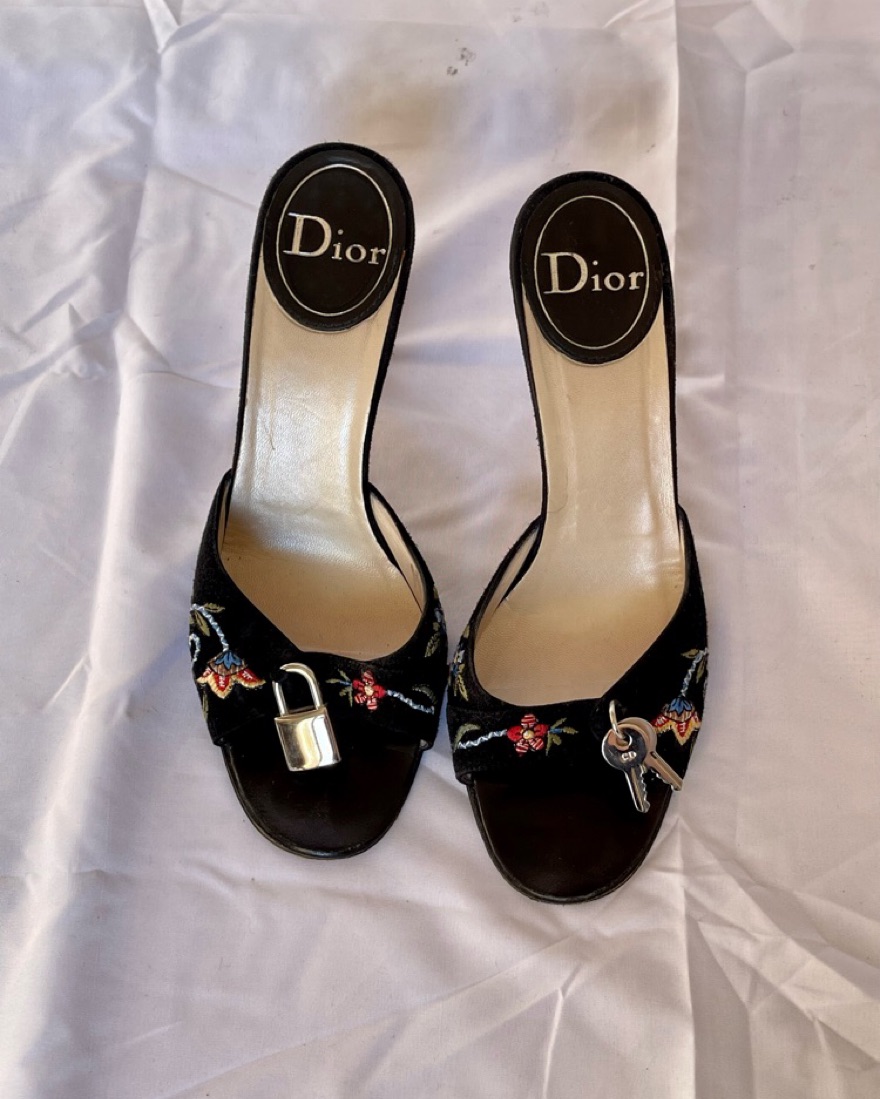 靴 Vintage Dior lock key heels Dior Lock + Key Citrus Heels – Treasures of NYC
