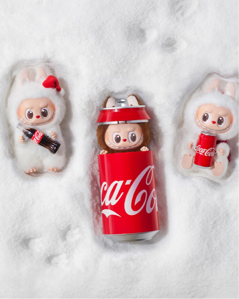 ぬいぐるみ LET'S CHECKMATE & COCACOLA HAPPY FACTOR Adorable Coca-Cola Character Labubu | Pickle