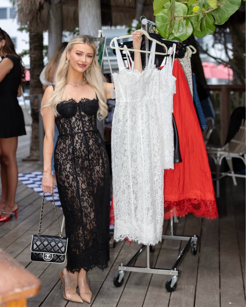 plus size lace dresses for women Kiyonna Plus Size Mon Cherie Floral Lace Cocktail Dress main image 0