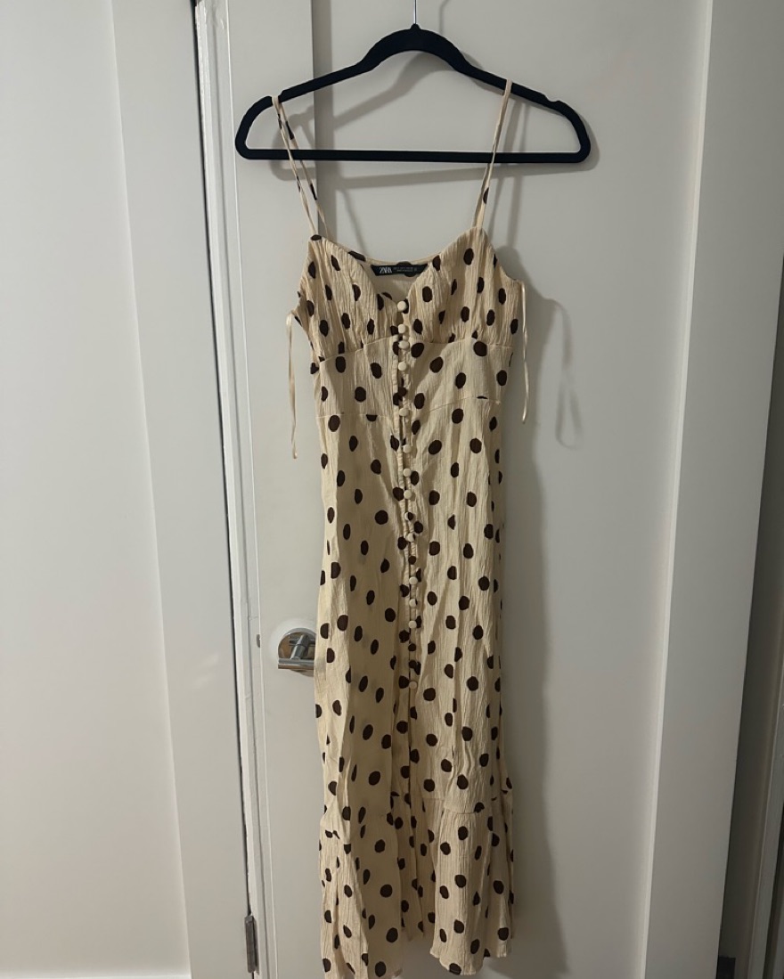 zara beige polka dot dress Zara, Mango and Topshop Are All Selling This Expensive-Looking Dress Style