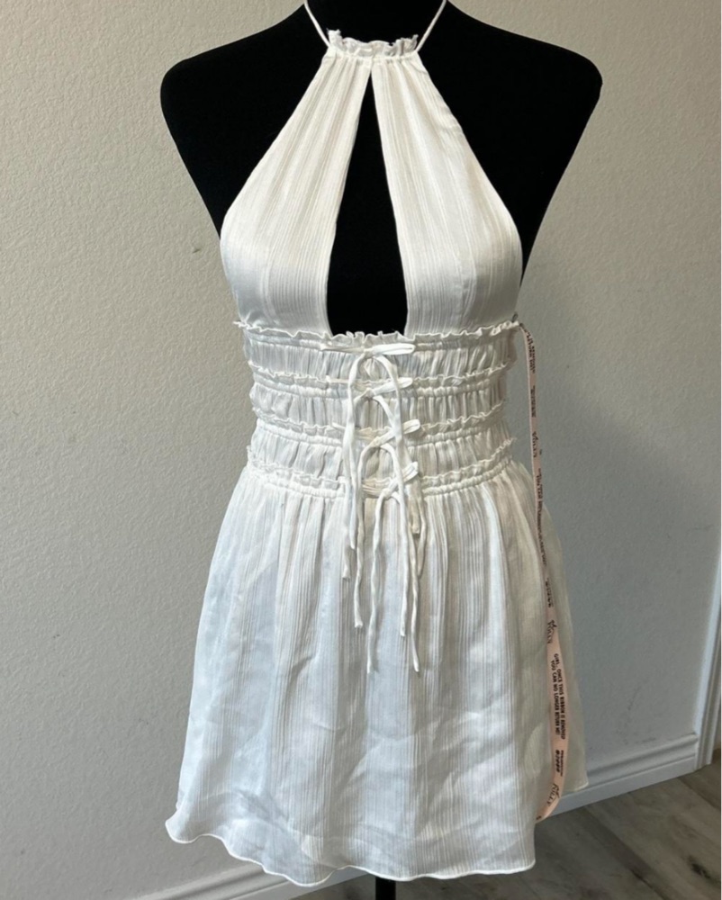white pleated halter dress SGNTR the Label May be worn with petals Marilyn Monroe Pleated Low Cut