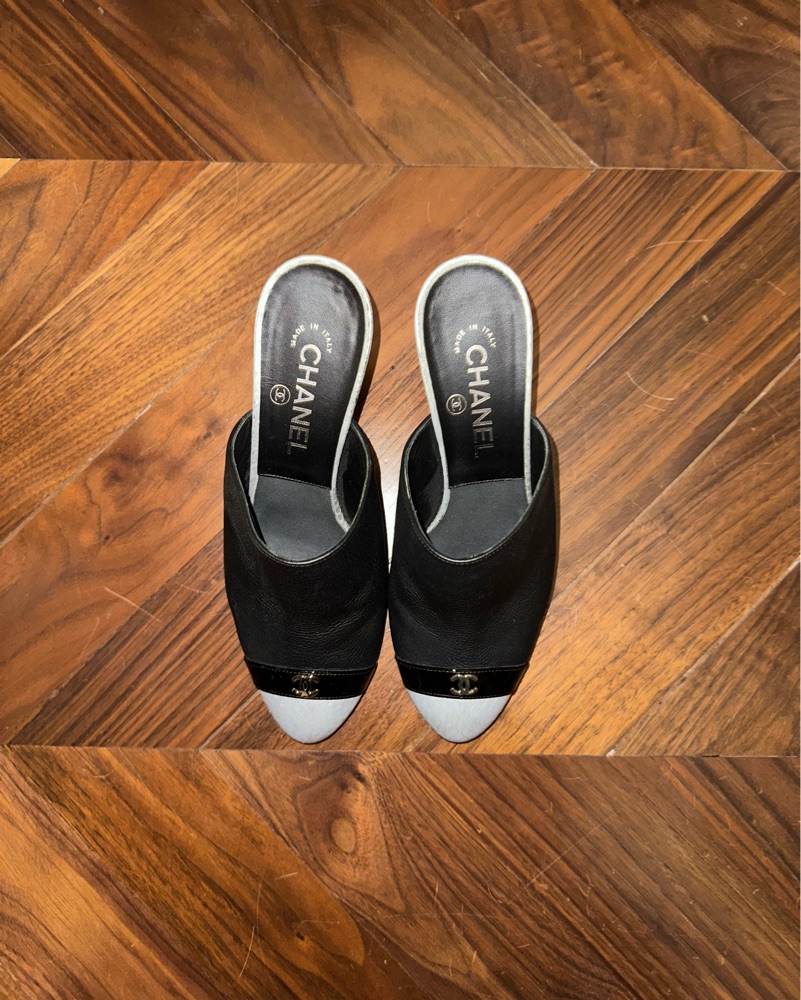 Chanel Leather Mule Heels | 38 | Pickle