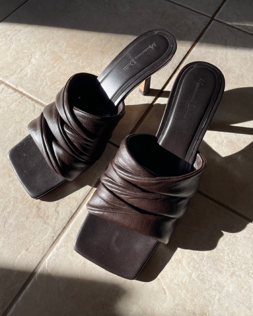 MASSIMO DUTTI LEATHER MULES | Pickle