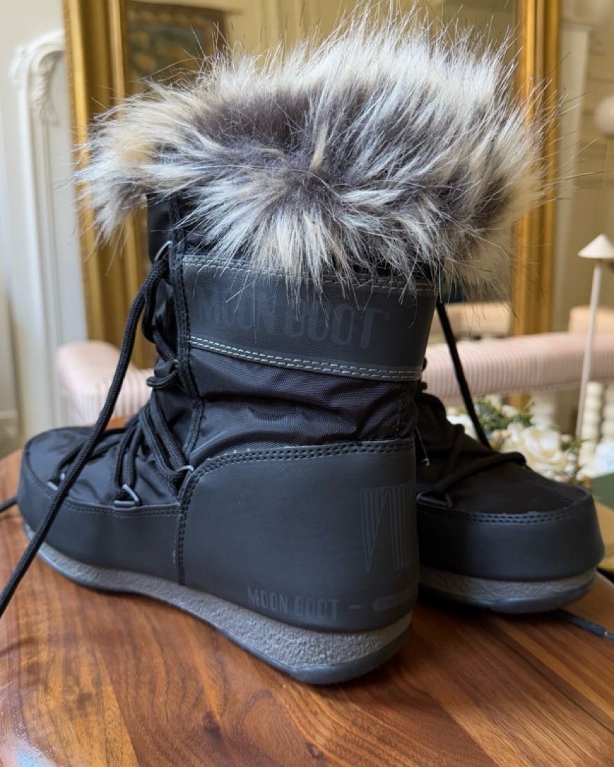ICON GLANCE BLACK SATIN BOOTS | Moon Boot®