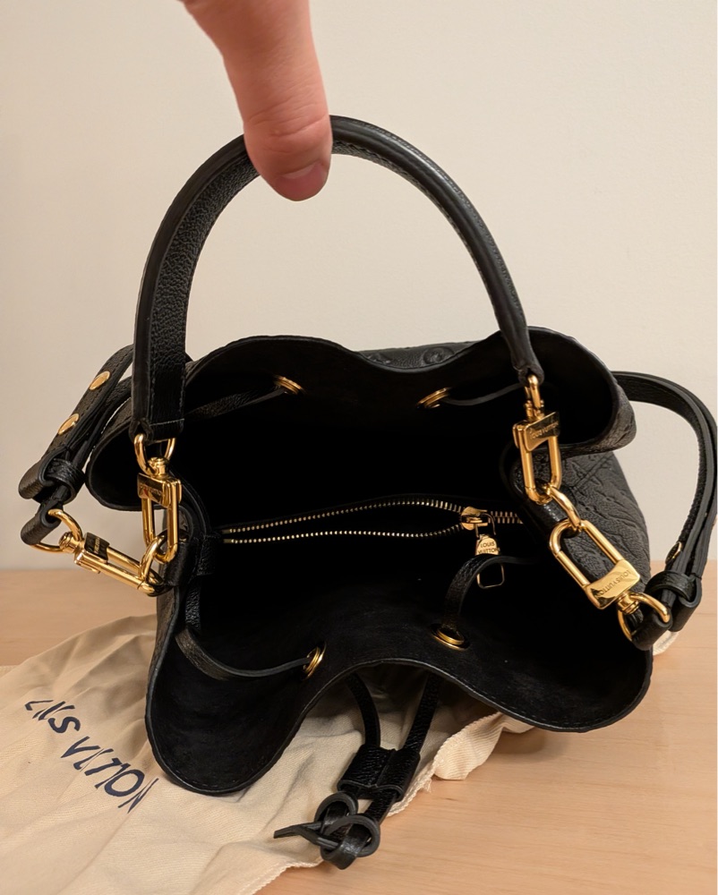 Louis Vuitton NeoNoé – Black Bucket Bag by Louis Vuitton - Pickle
