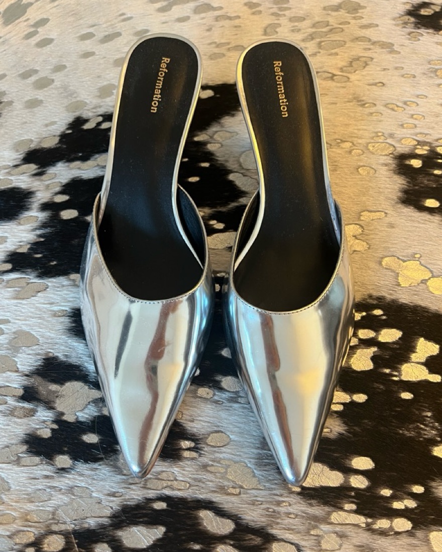 Reformation リフォーメーション ウィルダ キトン ミュール Reformation Wilda Kitten Mule | Pickle