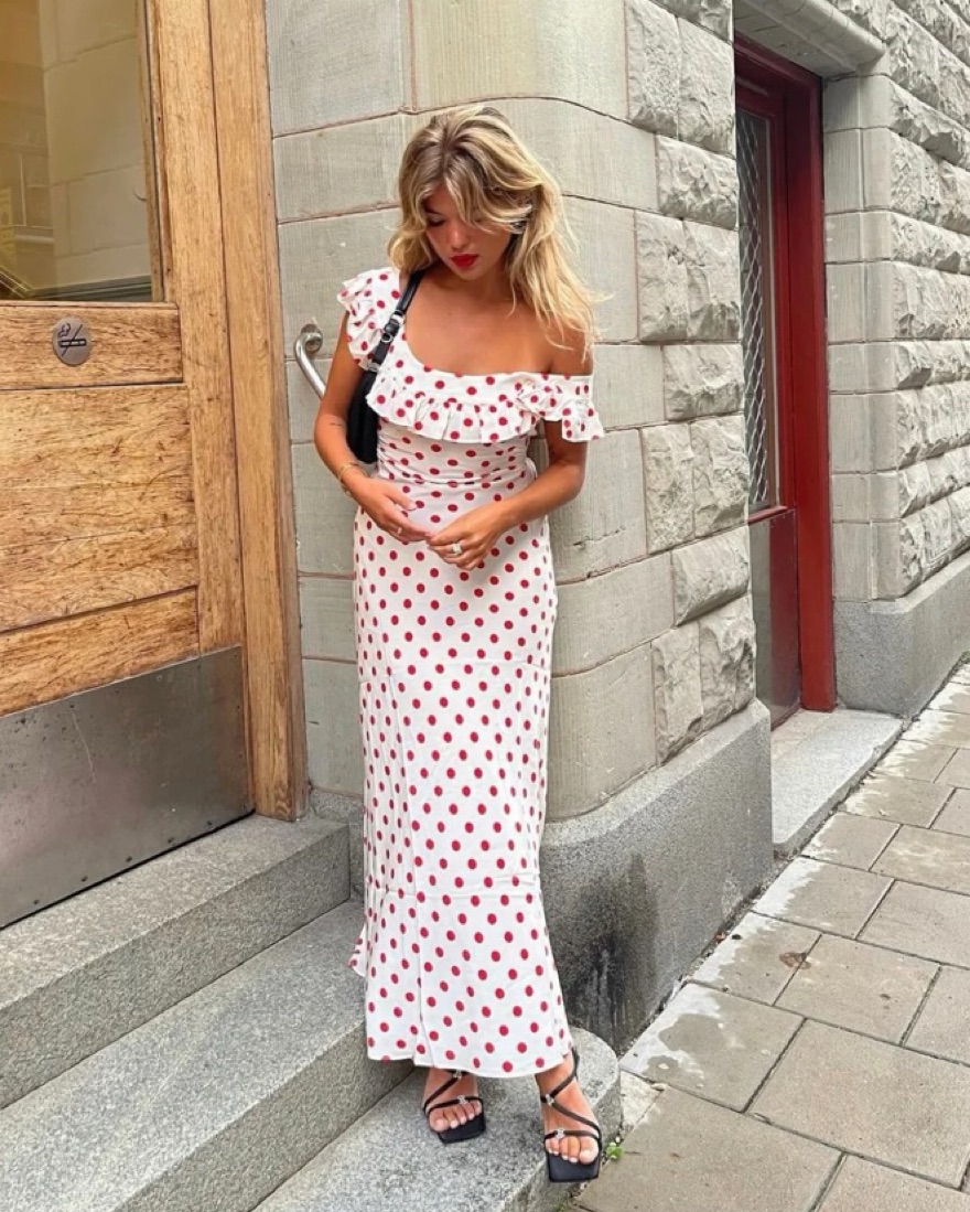 velvet christmas dresses for women Red party dress JENNIE – MYAN ATELIER shoes to wear with eventdresses Size:7.5 UK / 8.5 US Lavetir is specialized in
