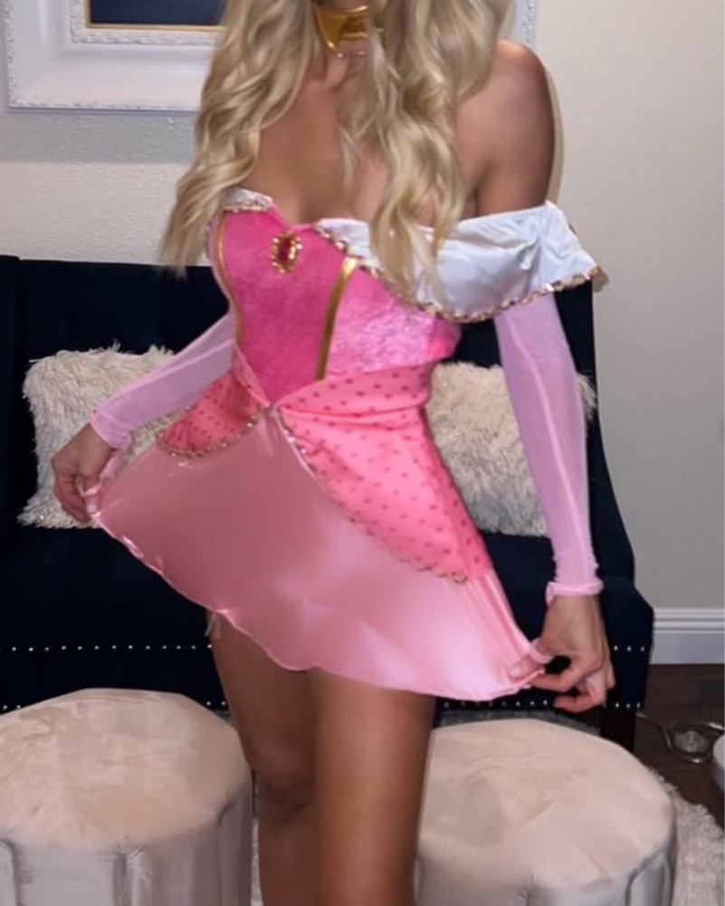 princess peach dress corset Princess peach inspired gown! A perfect fit for the princess in your heart,  she is roughly 200 yards of tulle sewn down onto a skirt and then covered  with a stunning beaded fabric. The shape of her is