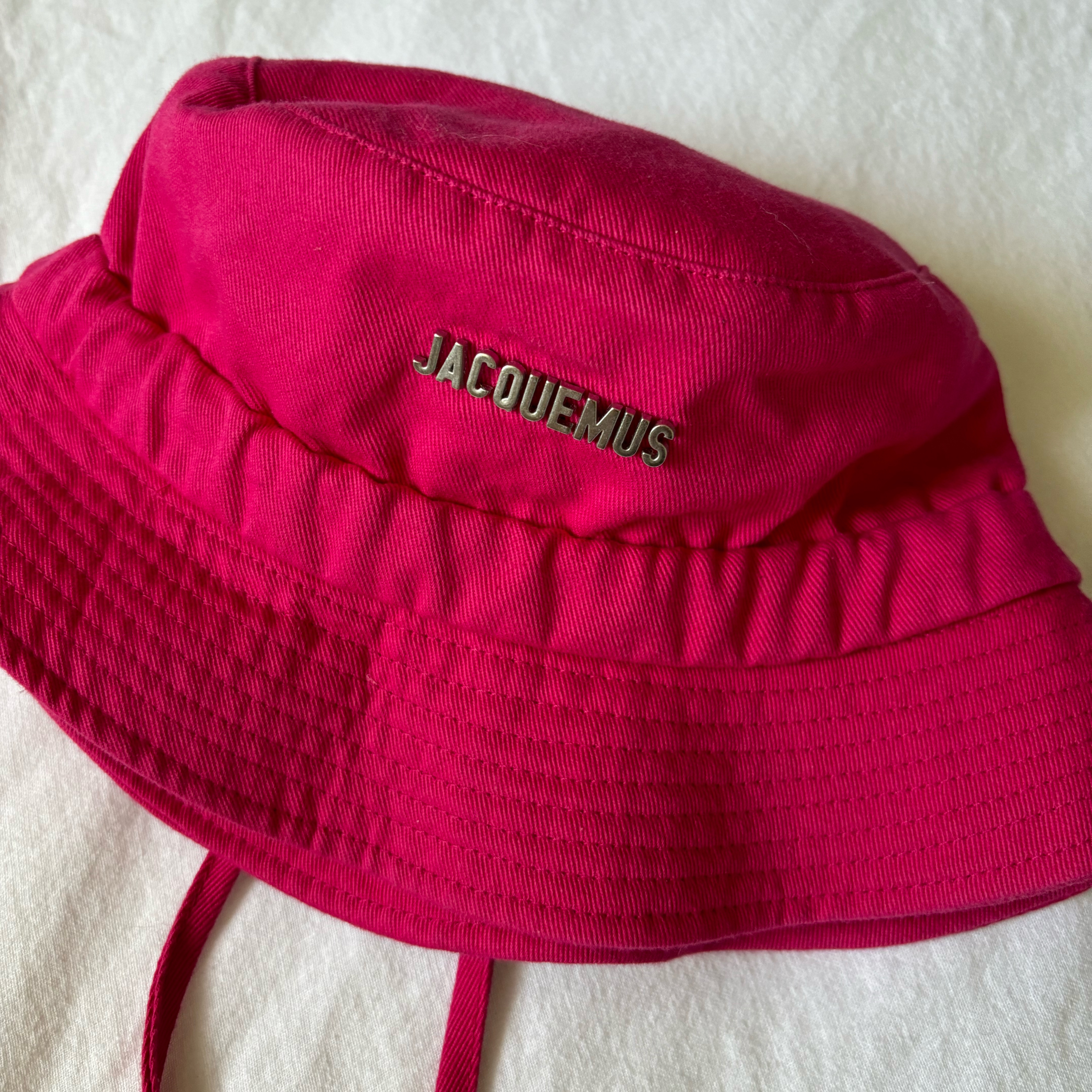 JACQUEMUS ピンク ハット Jacquemus Hot Pink Bucket Hat by Jacquemus - Pickle