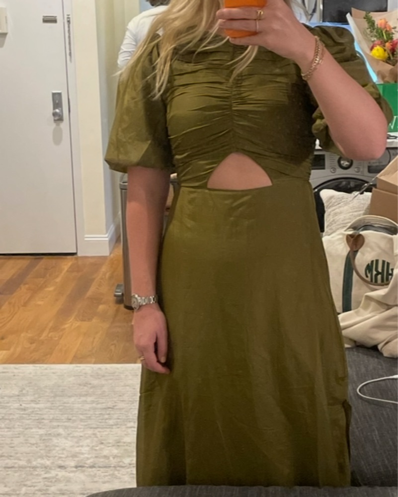 dissh cut out dress Signature Linen  @gertrudetornvall wears the Harper Linen Midi Dress.    Crafted from our 100% signature linen and designed with a sweetheart  neckline and cut out detailing. The Harper Linen Midi