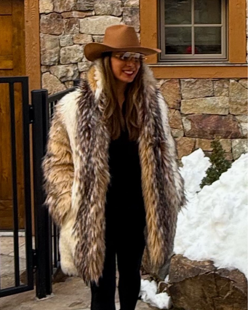 AIGNER アイグナー　毛皮　フェレット　ファーコート　レザー　ポールキャット Arctic Wolf Faux Fur Shawl Collar Coat by Donna salyers - Pickle