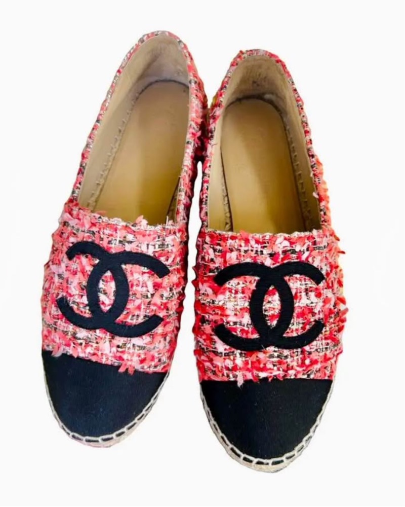 Chanel 21C Coral Tweed Grosgrain CC-Logo by Chanel - Pickle