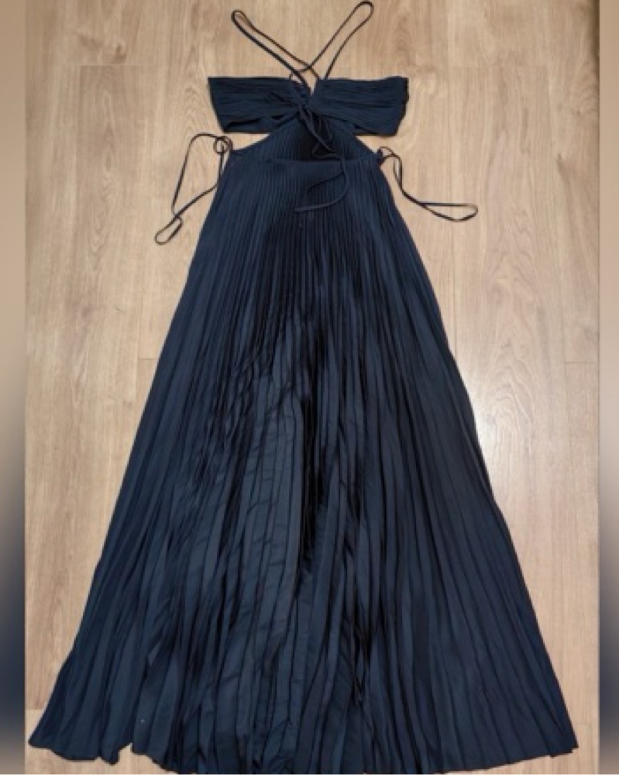 strapless open back dress Andréa Blue Pleated Maxi Dress with Cutout Detail