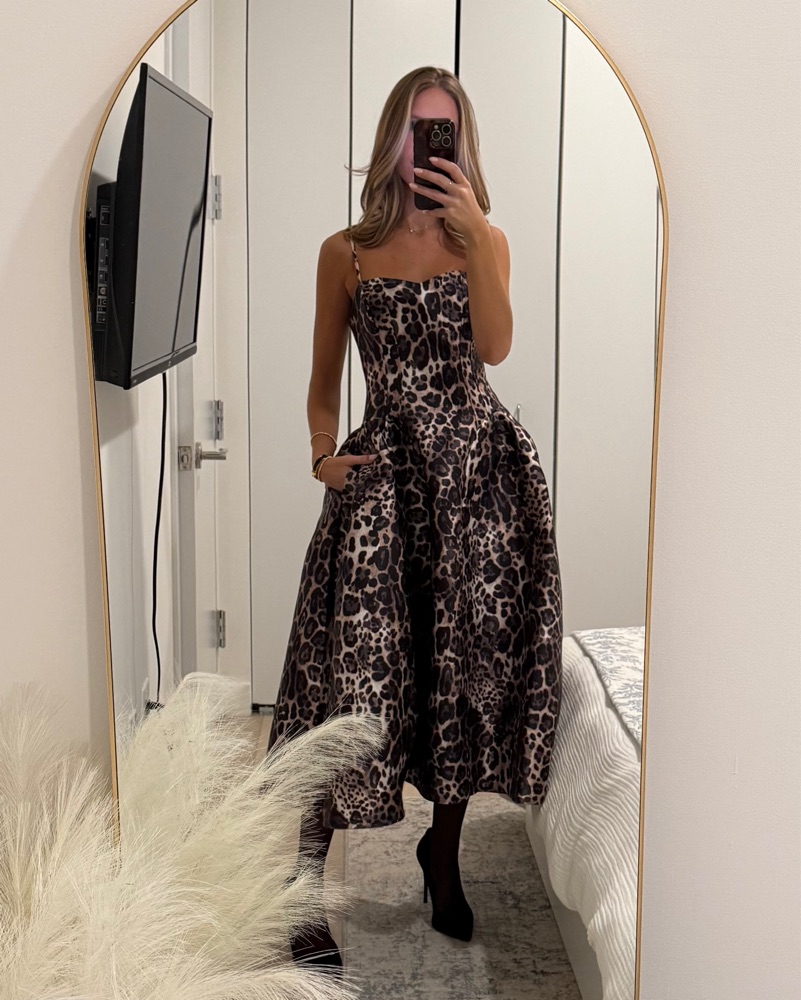 white flowy dress with corset Top See-Through Tulle Sleeveless Evening Sweetheart Earth Club The gathered circle skirt Flowy Long Red Chiffon Color:Navy Wisteria Blooms