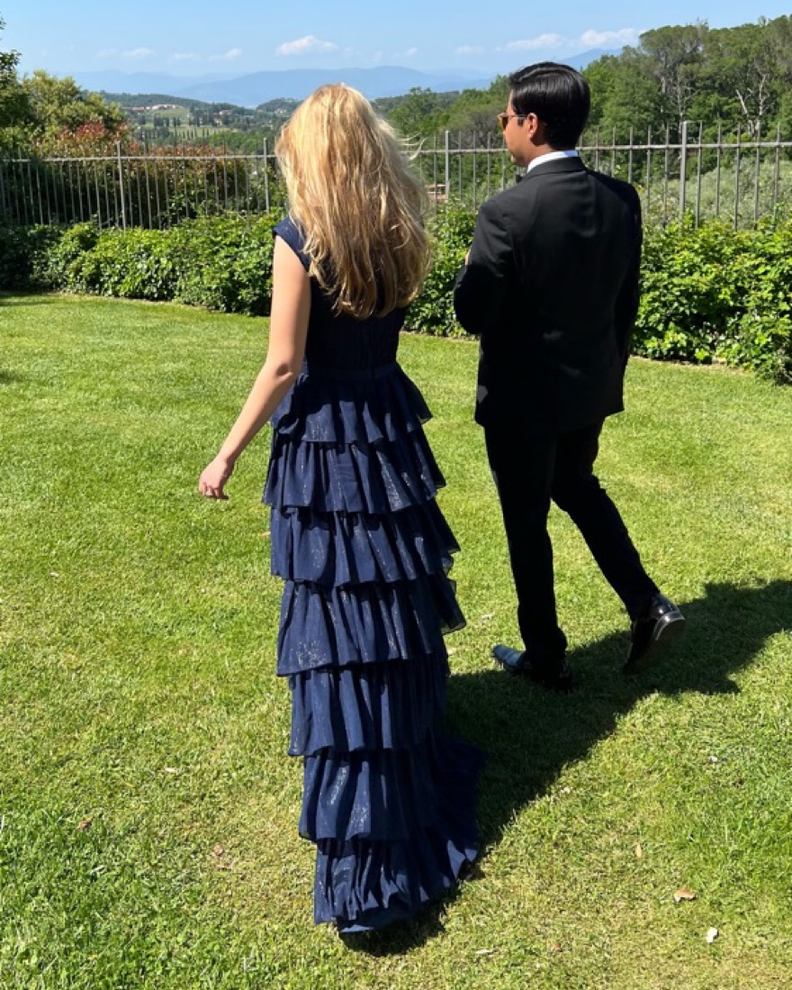 Mac duggal 大人ネイビーVネックラッフルトリム ロングドレス 紺 Mac Duggal Ruffle Tiered Navy Gown | Pickle