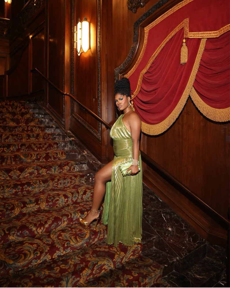 thalia retrofete green dress Rozi - Luxury Velvet Outfit with Embroidered Velvet Shawl main image 0