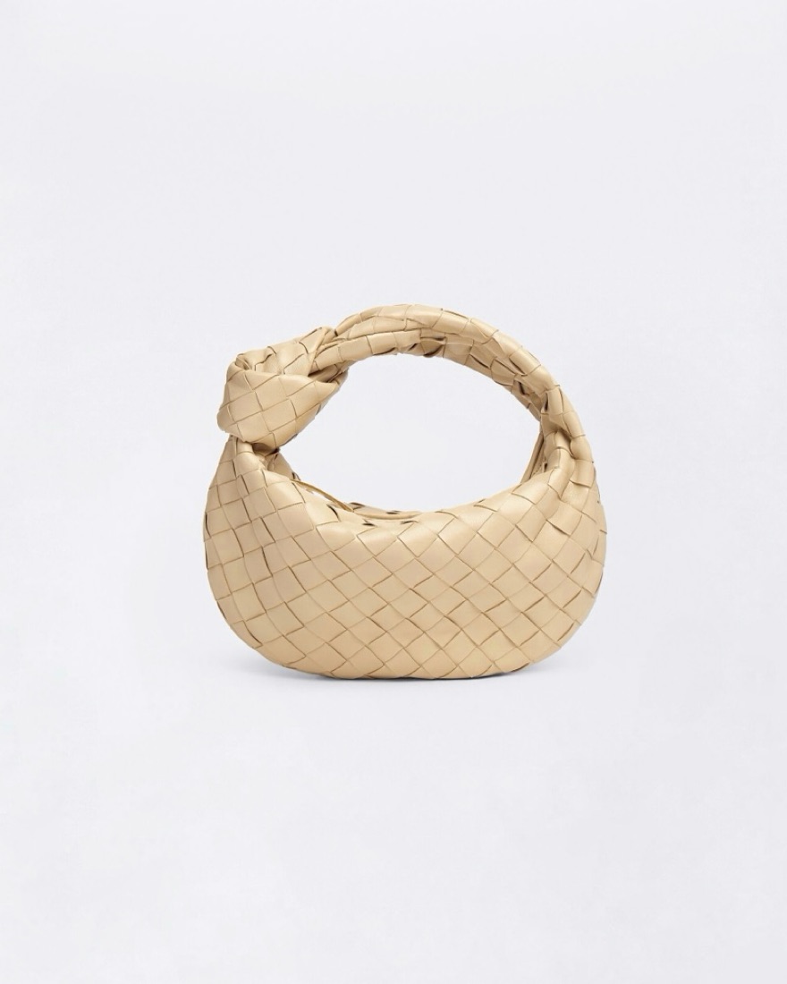 ★ベッシィジョンソン★激熱アイテム★IN A PICKLE BAG★バッグ $2,800 Bottega Veneta Jodie Bag in Beige | Pickle