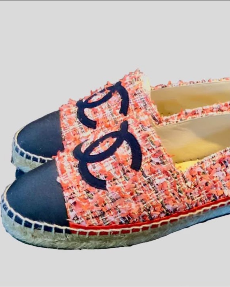 Chanel 21C Coral Tweed Grosgrain CC-Logo by Chanel - Pickle