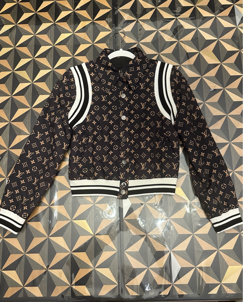 美品✨ LOUIS VUITTON ショート丈 クロップドジャケット ブラック Louis Vuitton Monogram Cropped Jacket | Pickle