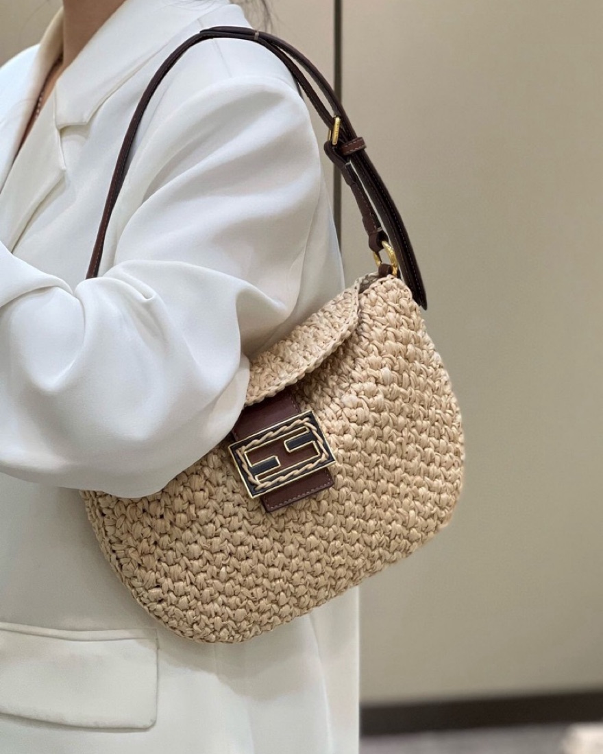 OSTKAKA★ KADEL MINI BAGUETTE BAG_GRAY BEIGE [正規品/関税込] Shop Women's Designer Beige Mini Bags | FENDI US