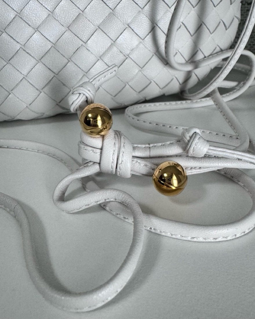 Bottega Veneta Bulb バルブ ホワイトショルダーバッグ Bottega Veneta Bulb バルブ ホワイトショルダーバッグ